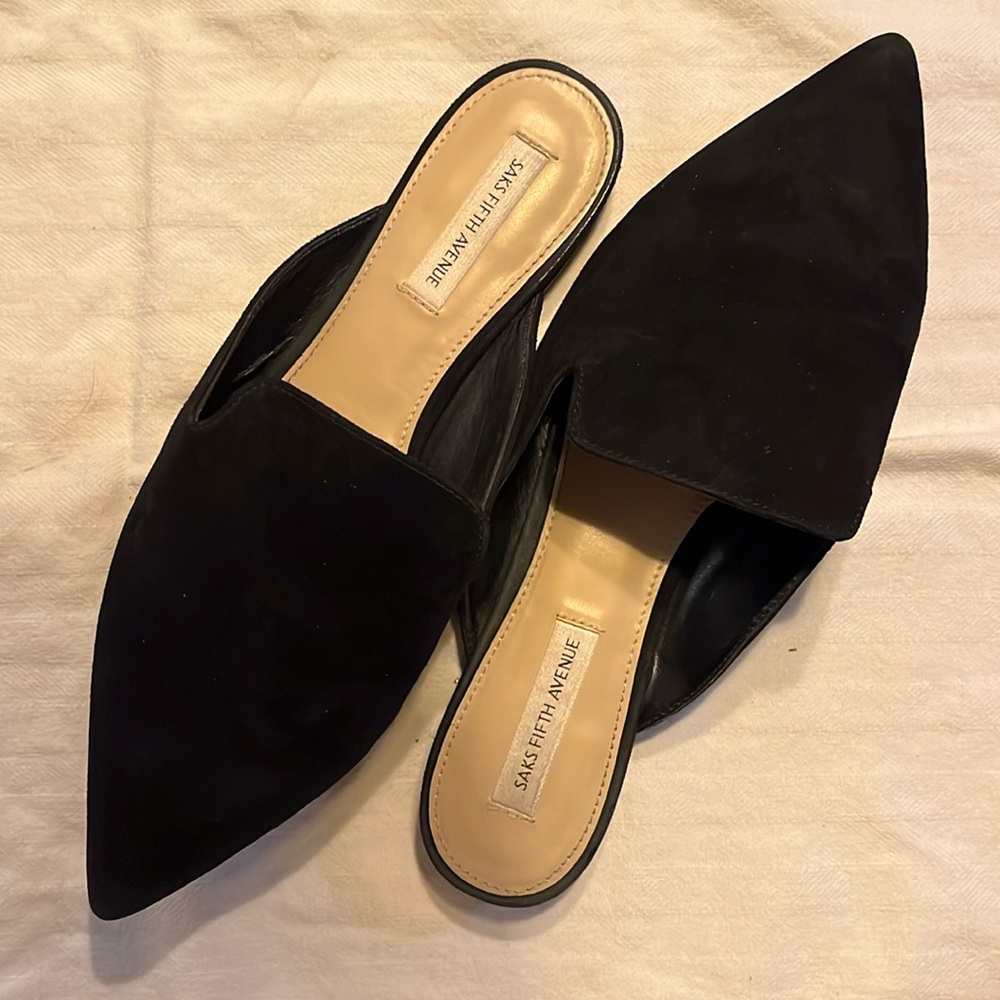 Saks Fifth Avenue 9.5 fits like a 9.